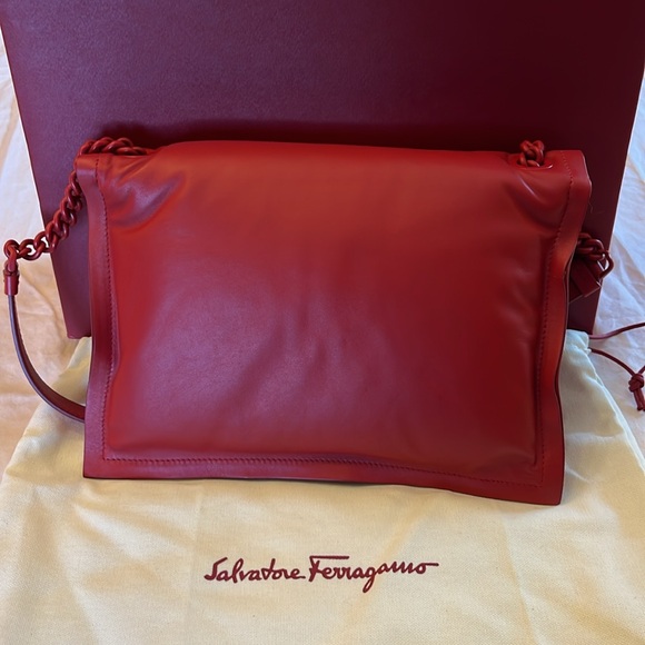 NWT SALVATORE FERRAGAMO VIVA BOW CALFSKIN LEATHER BAG. - Picture 4 of 11